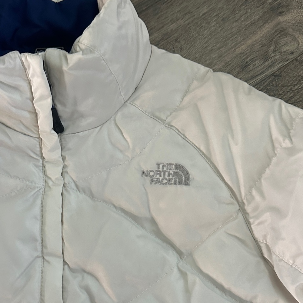 The North Face Women's White Puffer Jacket - Picture 2 of 11